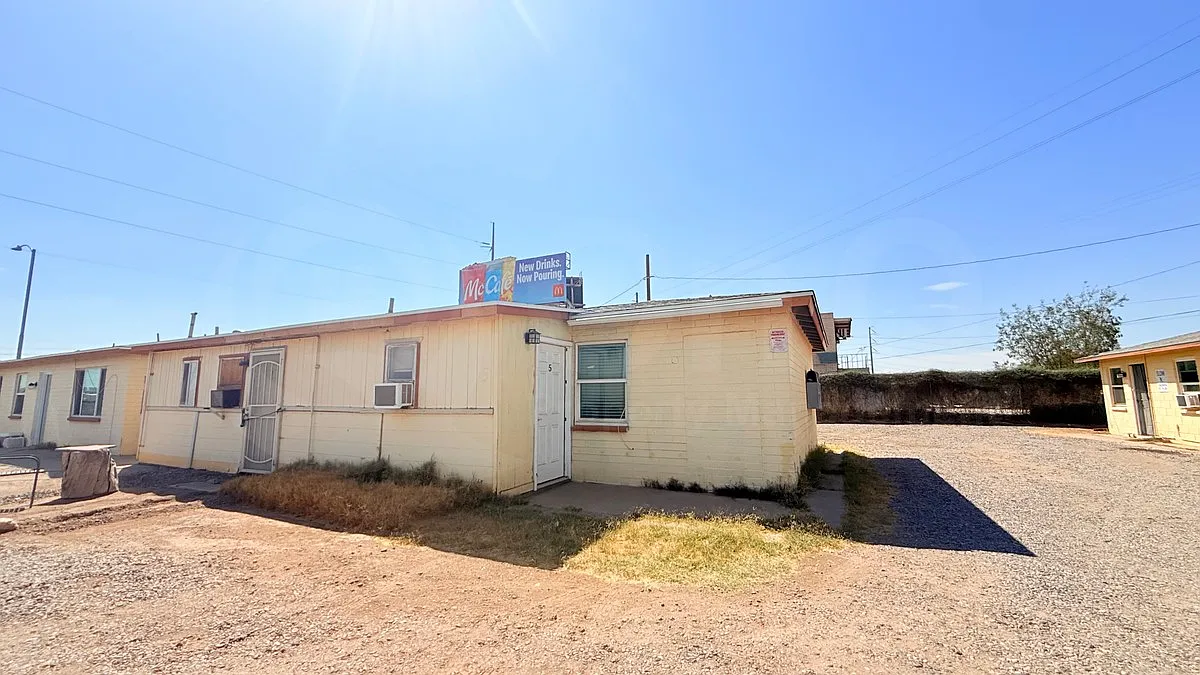 1 bed, 1.0 bath, 650 sqft, $799 — Photo 3