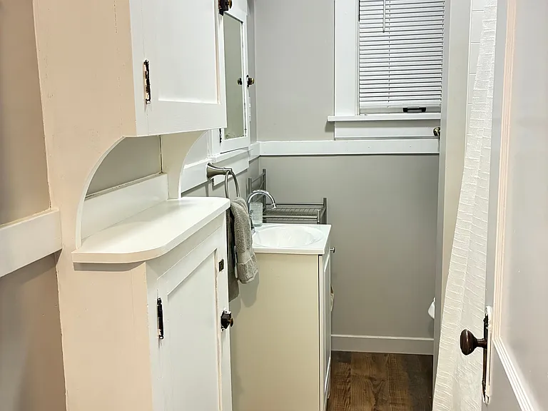 2 bed, 1.0 bath, 1024 sqft, $2,000 — Photo 13