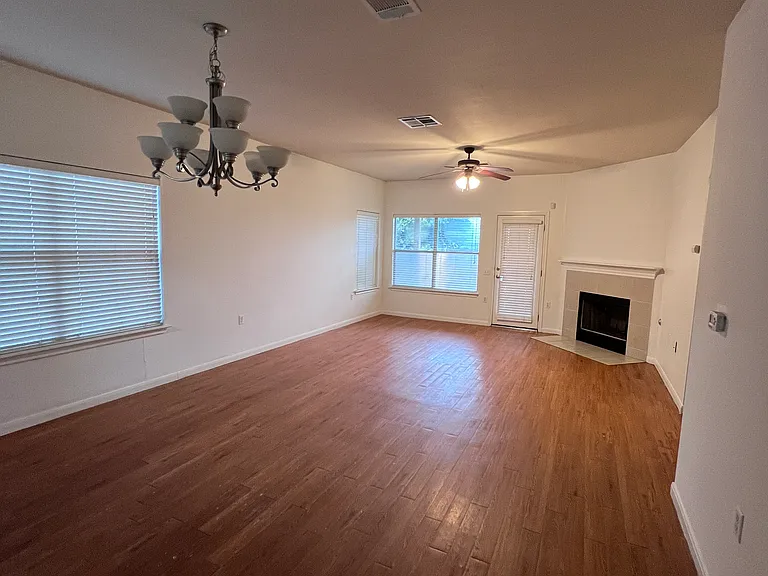 3805 Bronco Bend Loop — Photo 16
