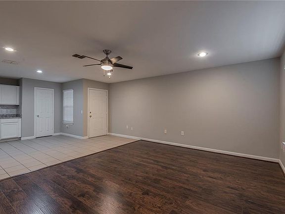 5th image of 1834 Beaumont St