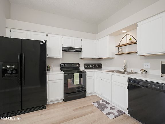 4th image of 7955 CREEDMOOR Drive