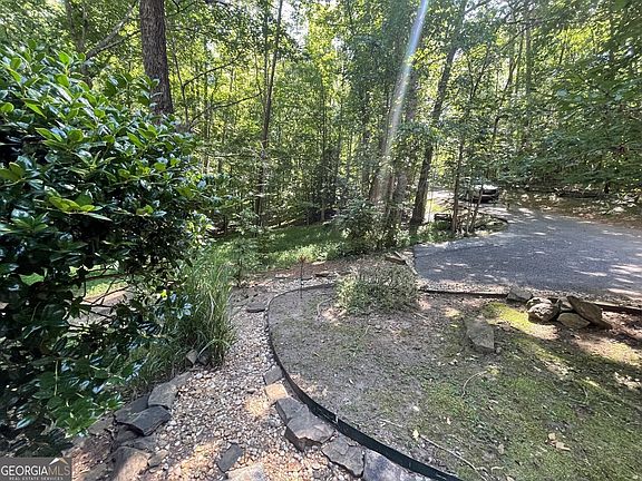 3rd image of 988 Rocktree Rd