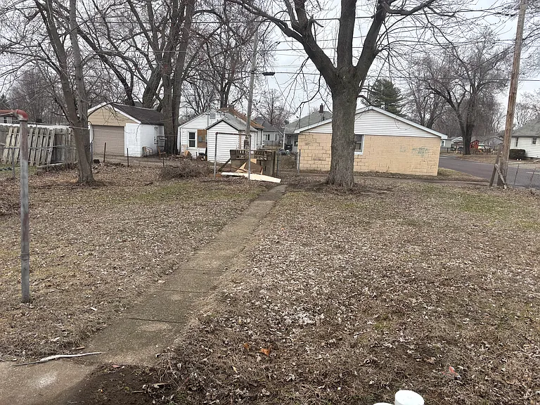 263 Koch St — Photo 19
