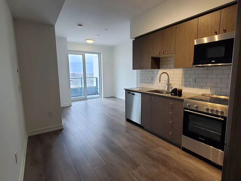 15 Wellington St S #1504 — Photo 2