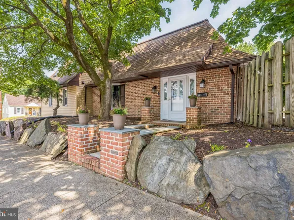 50 E 3rd St, Red Hill, PA 18076