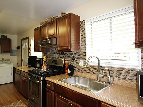5th image of 995 163rd St