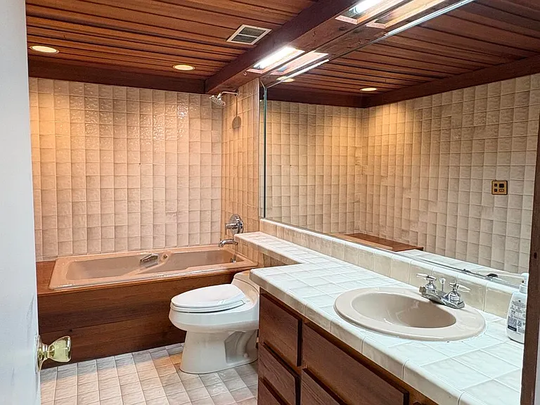 879 NE 195th St #227 — Photo 22