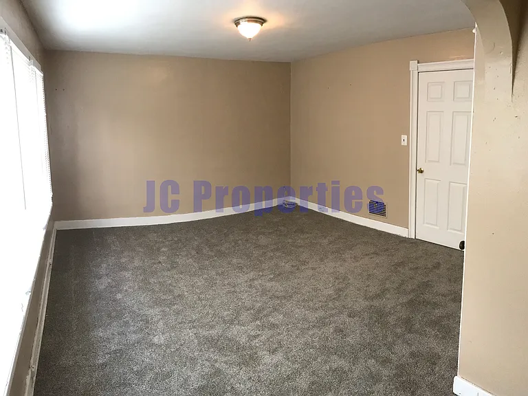 1252 Catalpa Dr — Photo 7