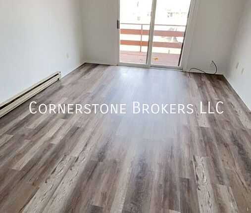 2nd image of 624 Maple St APT E