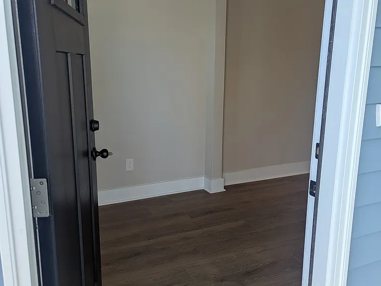 207B White Ave — Photo 3