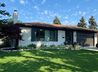 22409 Suzan Ct, Saint Clair Shores, MI 48080