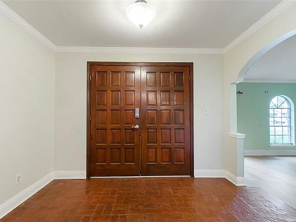 3rd image of 4701 Park Dr N