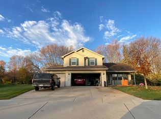 1065 Island Estates Ct, Oshkosh, WI 54901