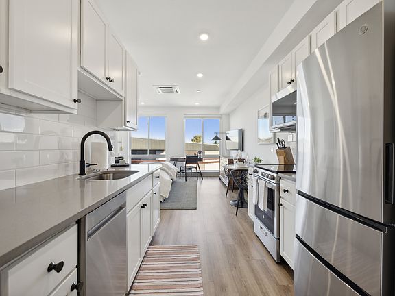3rd image of 4014 Ludlow St Unit 301