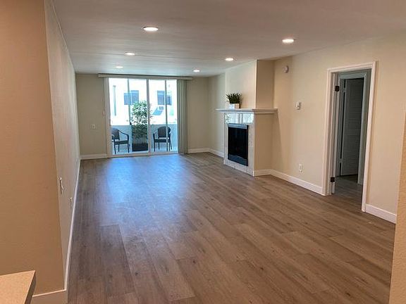 5th image of 307 Montana Ave APT 404