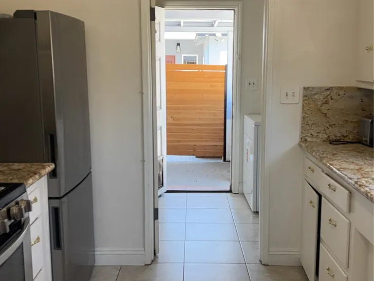 2451 Graydon Ave — Photo 19