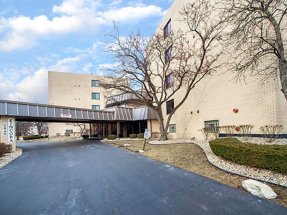 2nd image of 5840 W 104th St APT 307
