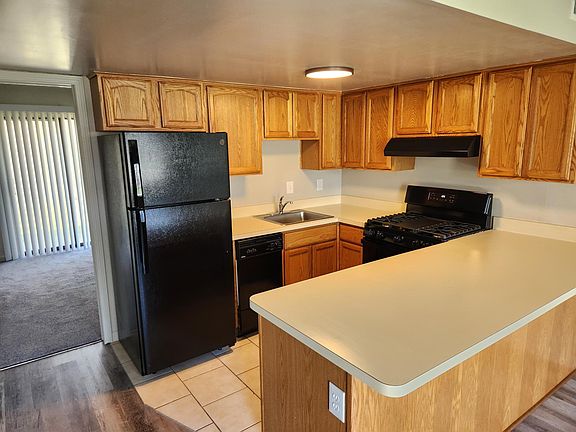 2nd image of 34711 Jefferson Ave