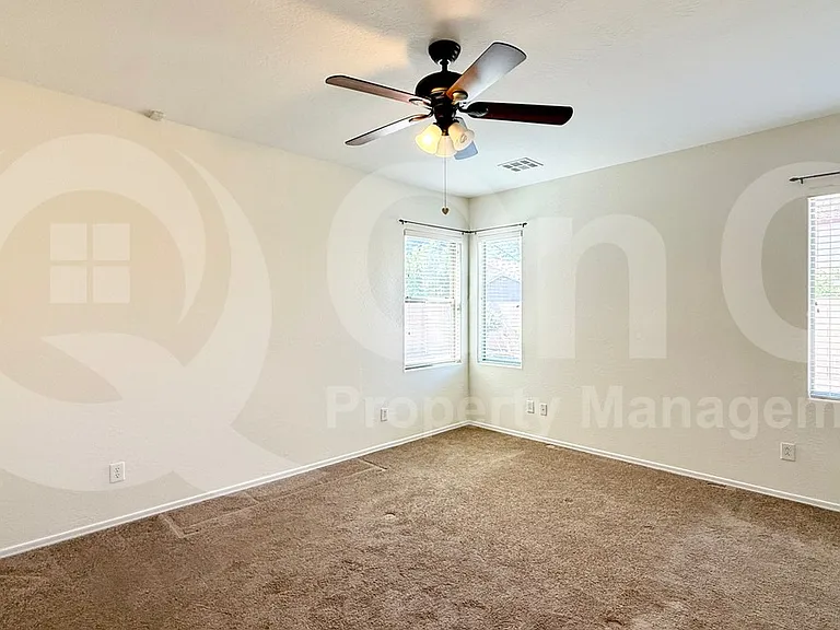 4502 E Oxford Ln — Photo 7