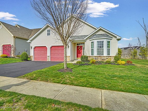 4th image of 218 Enclave Blvd
