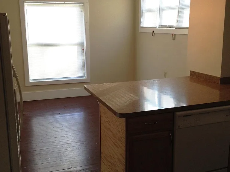501 N Hamilton St — Photo 3