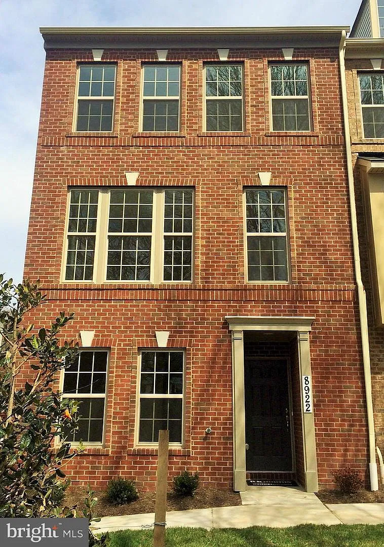 3 bed, 2.5 bath, 1800 sqft, $2,975 — Photo 1
