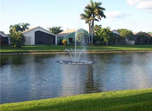 2nd image of 10521 Lexington Cir S