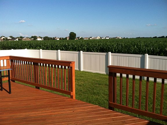 Backyard w/ deck & 5' fence