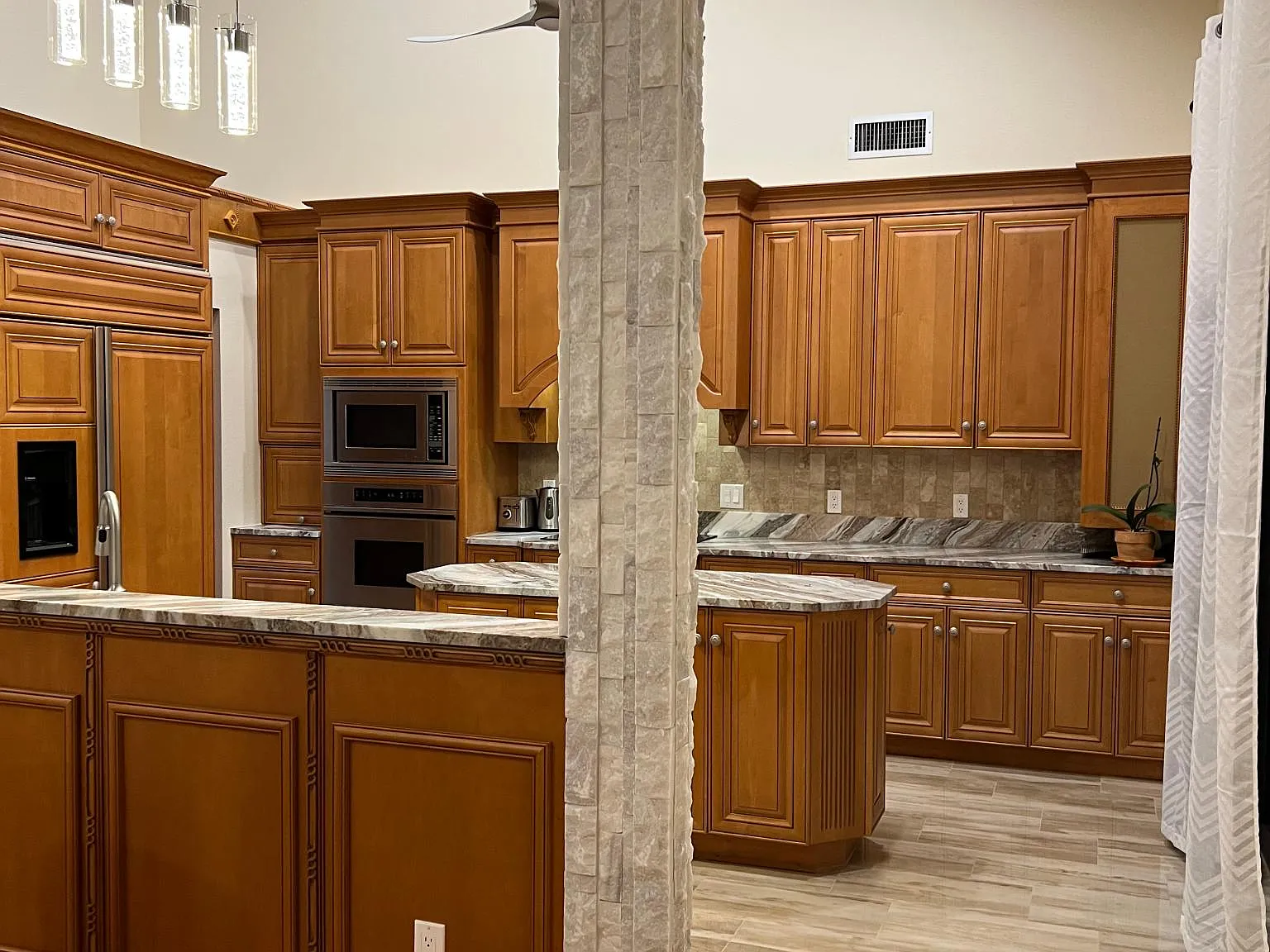 3 bed, 2180 sqft, $2,900 — Photo 3
