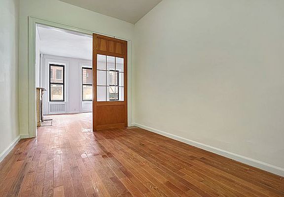 2nd image of 1109 Lexington Ave APT 3