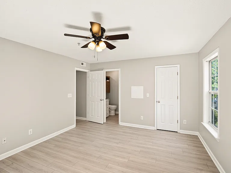323 Ivy Glen Ct — Photo 16