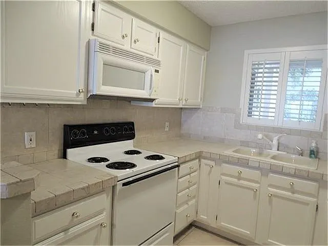 202 Lakeview Ter #H — Photo 15