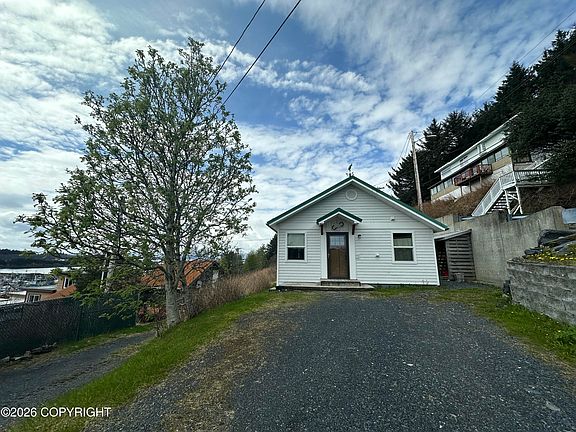 2nd image of 225 Alder Ln
