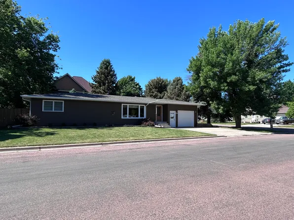 120 W 9th St, Platte, SD 57369