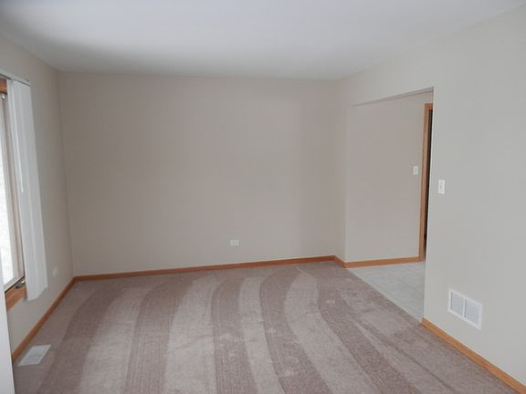 3rd image of 19548 Waterford Ln