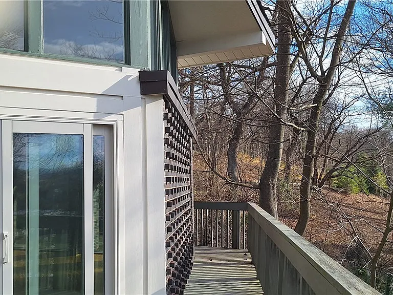 90 E Woodland Rd — Photo 48