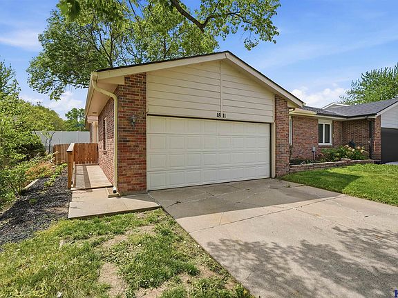 5th image of 1811 Normandy Ln
