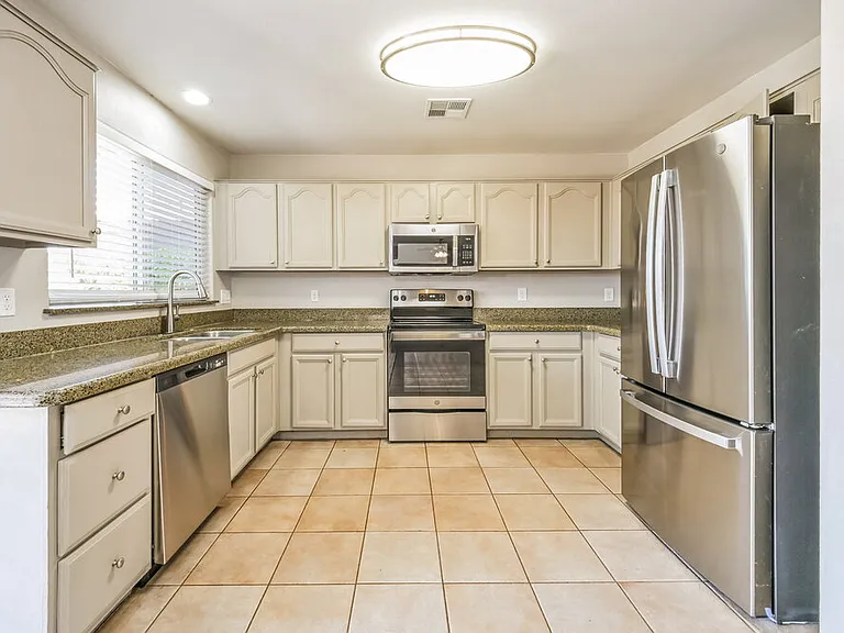 1036 W Olive Ave — Photo 6