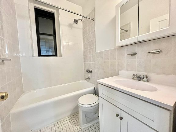 3rd image of 3230 Steuben Ave #C4