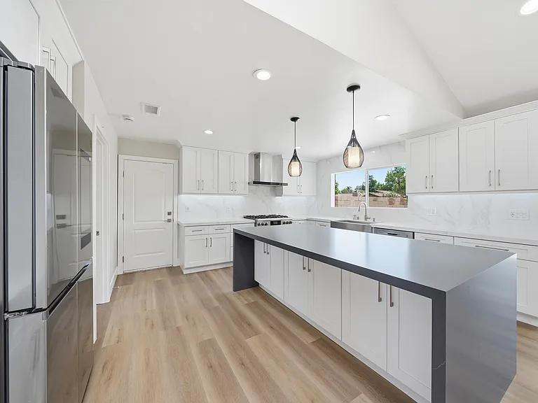1814 N San Antonio Ave — Photo 4