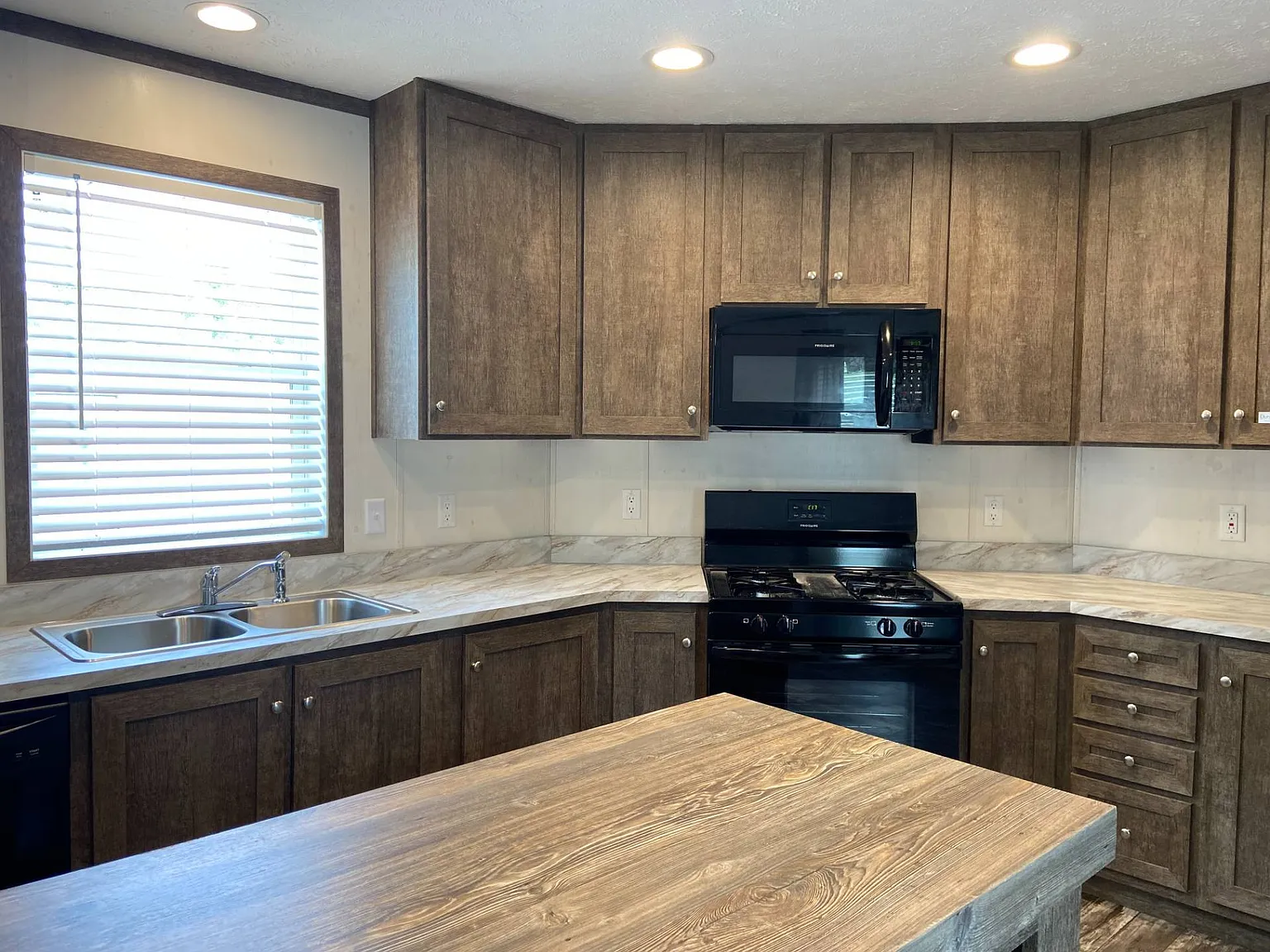 3 bed, 2.0 bath, $1,249 — Photo 3