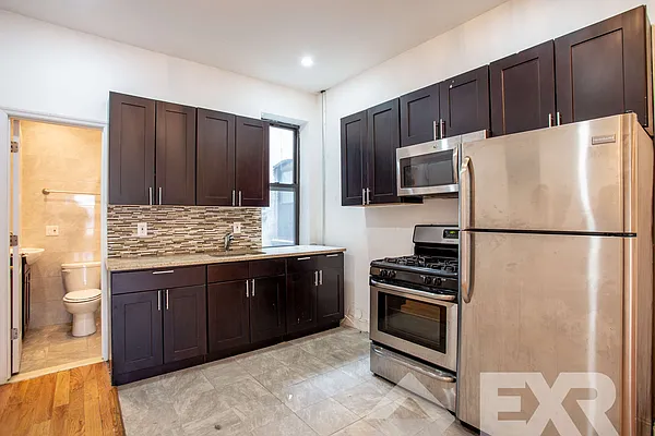 Rented by EXR | media 9