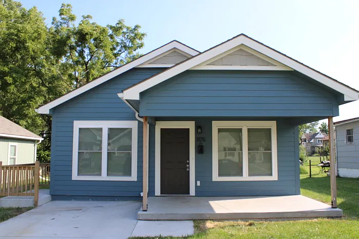 3 bed, 2.0 bath, 924 sqft, $1,550 — Photo 2