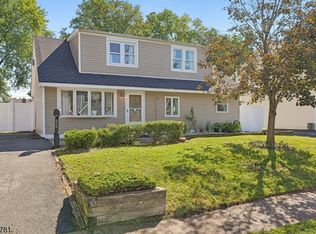 22 Sturgis Rd, Edison, NJ 08817