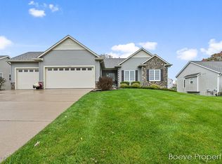 7400 Alycia Dr, Hudsonville, MI 49426