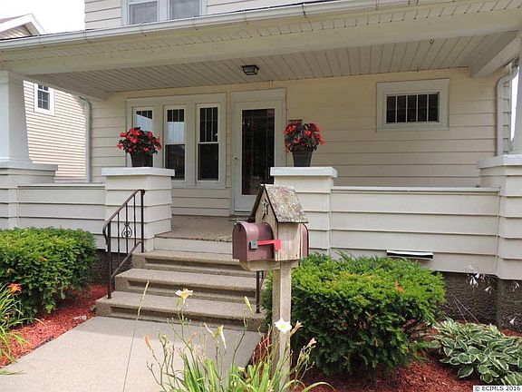 2nd image of 429 1st Ave W