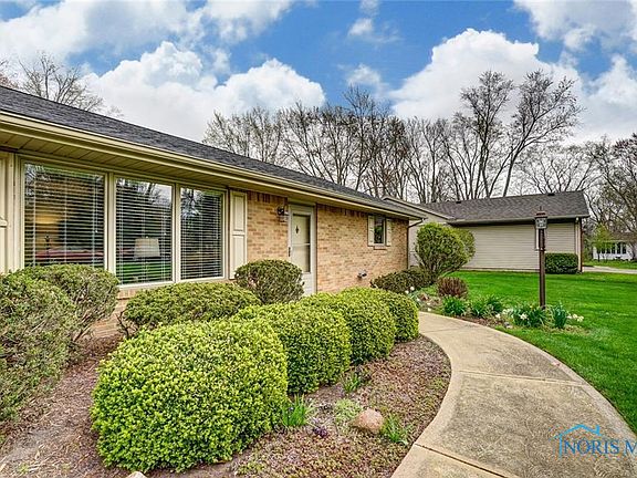 3rd image of 18 Tanglewood Ln
