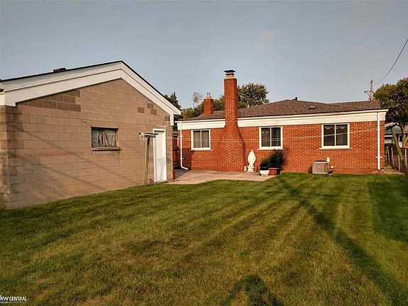 2nd image of 27427 Bonnie Dr