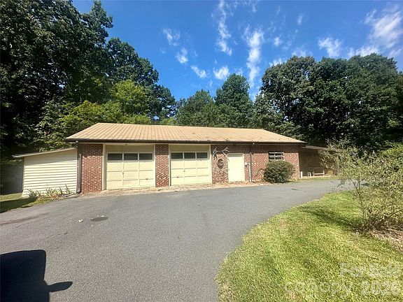 3rd image of 3250 Mount Pleasant Rd S