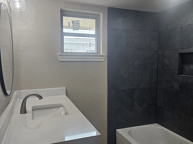 208 S Grand Ave — Photo 12
